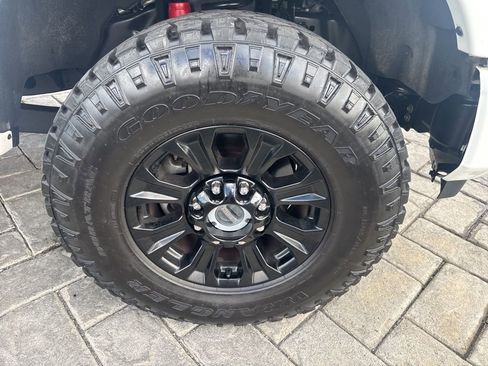 Used 2022 Ford F250 Lariat w/ Tremor Off-Road Package AWD/4WD image 4