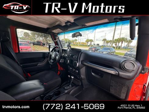 Used 2015 Jeep Wrangler Unlimited Sport w/ Connectivity Group AWD/4WD image 12