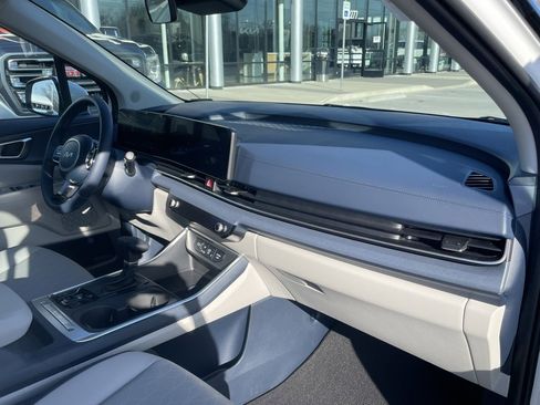 Certified 2026 Kia Carnival EX image 30