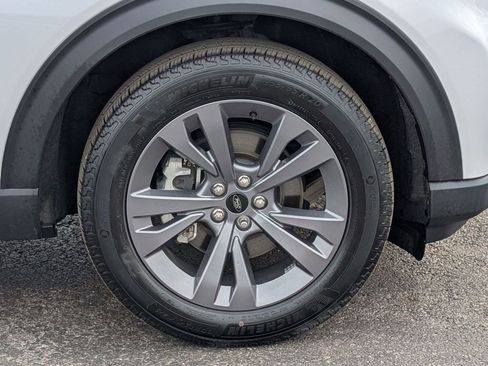 New 2025 Ford Explorer Active w/ Active Comfort Package image 18