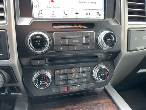 Used 2016 Ford F150 Platinum w/ Equipment Group 701A Luxury image 11