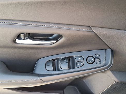 Certified 2025 Nissan Sentra SV FWD image 10