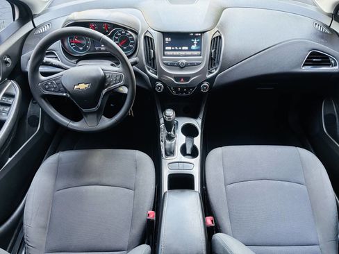 Used 2017 Chevrolet Cruze LT image 14