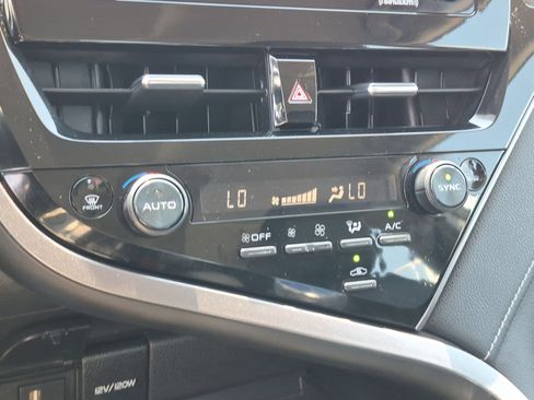 Used 2022 Toyota Camry SE FWD image 21