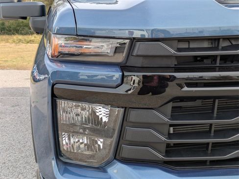 Used 2025 Chevrolet Silverado 2500 Custom w/ Custom Convenience Package image 10