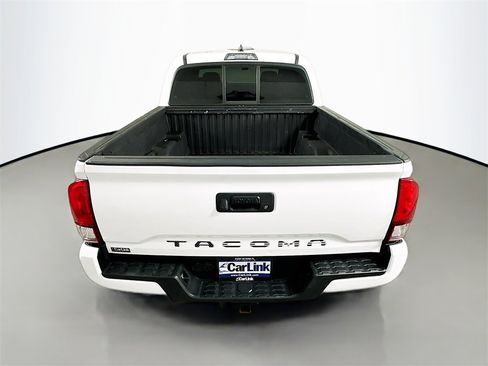 Used 2018 Toyota Tacoma SR image 28