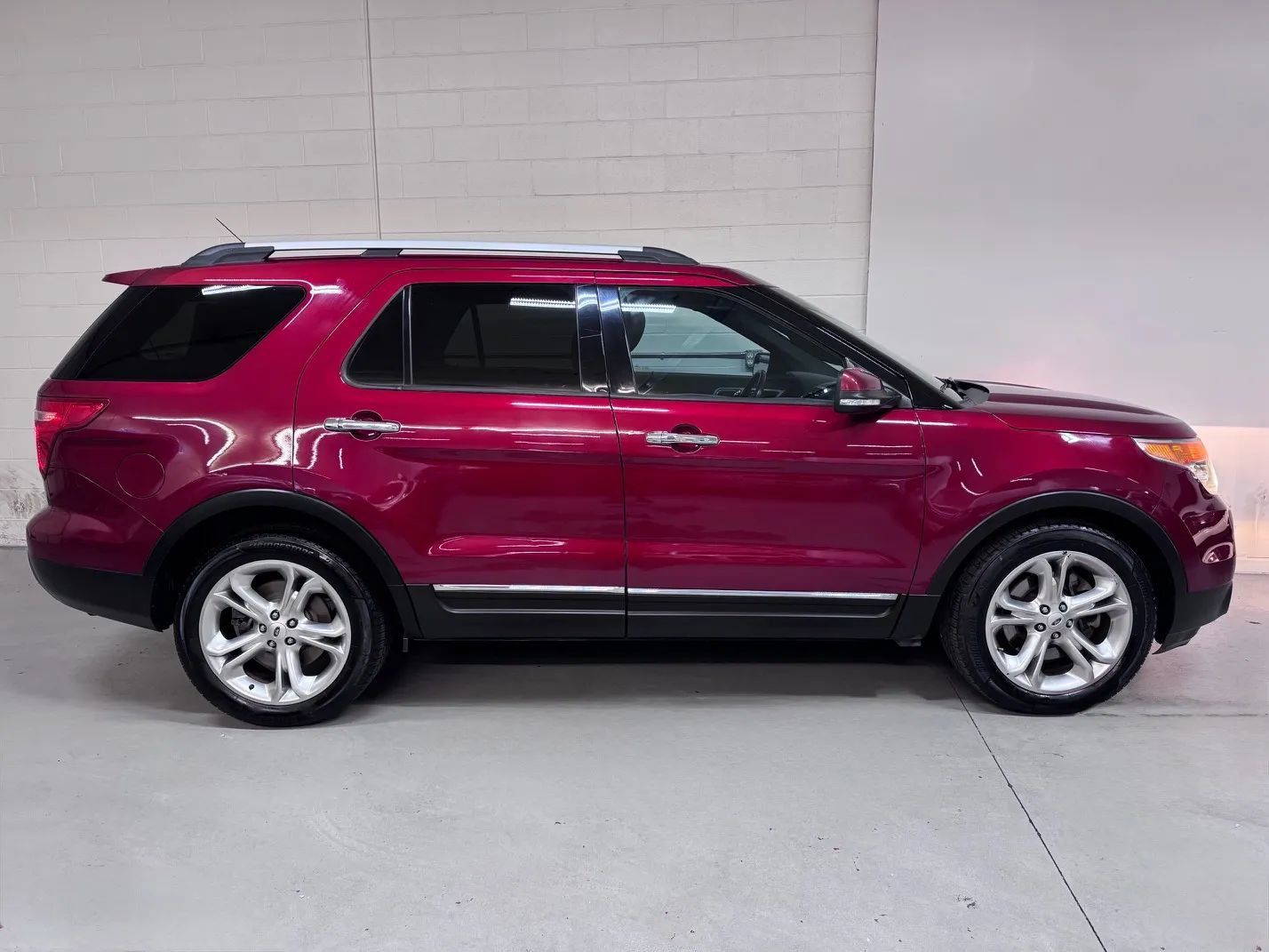 Used 2015 Ford Explorer Limited FWD image 2