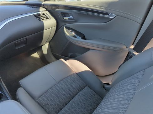 Used 2019 Chevrolet Impala LT image 27