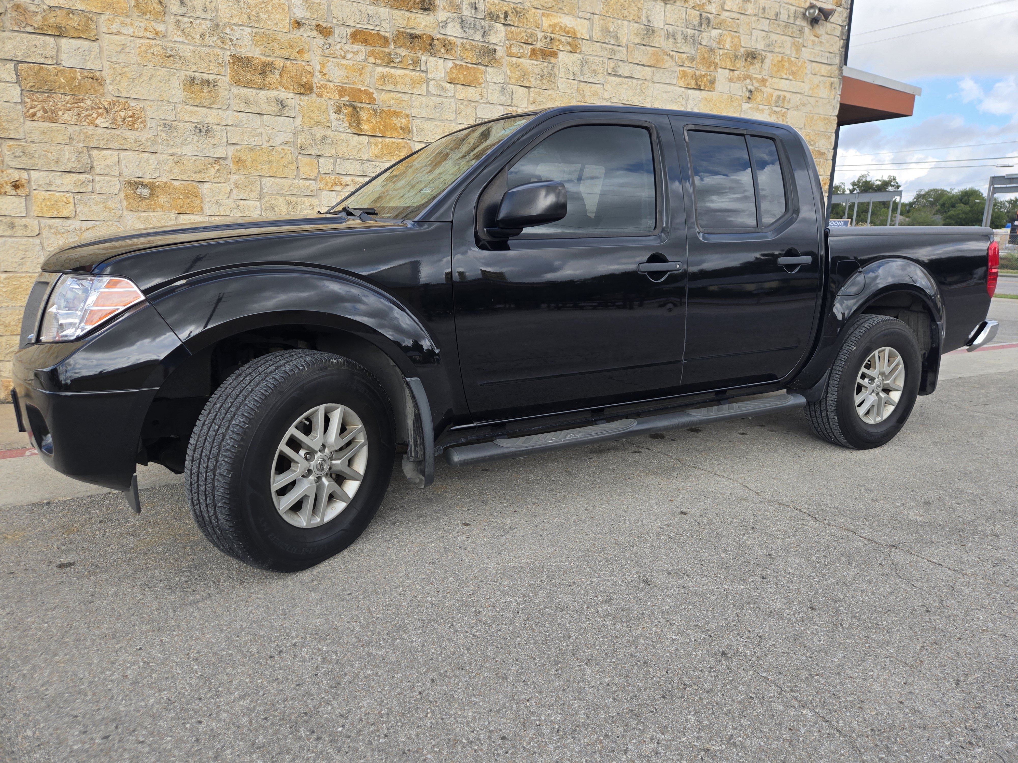 Used 2018 Nissan Frontier SV w/ Value Truck Package AWD/4WD image 2