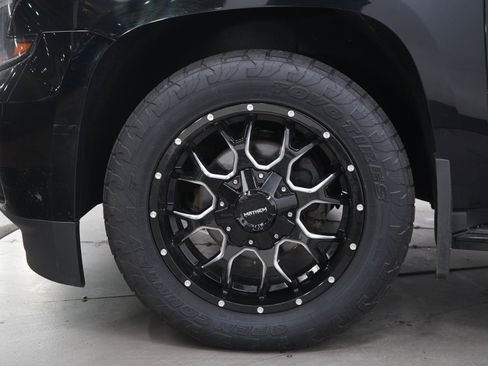 Used 2020 Chevrolet Tahoe Premier w/ RST 6.2L Performance Edition AWD/4WD image 31