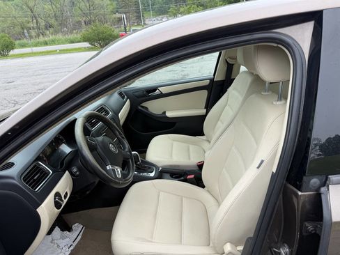 Used 2011 Volkswagen Jetta SE image 9
