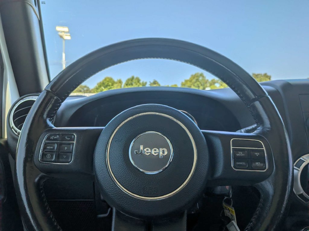 Used 2018 Jeep Wrangler Unlimited Sahara w/ Connectivity Group AWD/4WD image 23