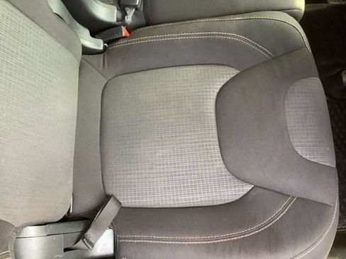 Used 2017 Jeep Cherokee Latitude w/ Safety/Convenience Group FWD image 14