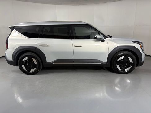 New 2026 Kia EV9 Wind AWD/4WD image 9