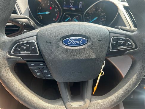 Used 2017 Ford Escape SE w/ SE Cold Weather Package FWD image 16