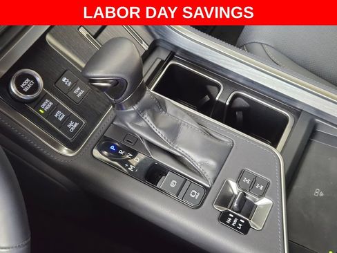 Used 2024 Lexus GX 550 AWD/4WD image 19