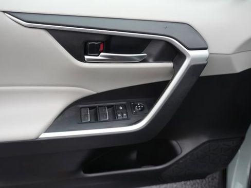 Used 2022 Toyota RAV4 XLE FWD image 23