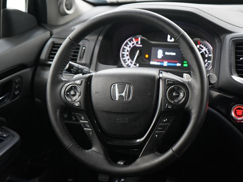 Used 2016 Honda Pilot Touring image 16