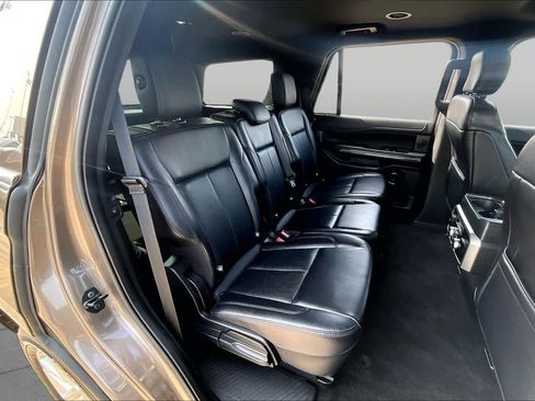 Used 2019 Ford Expedition XLT w/ Equipment Group 202A RWD image 20
