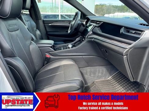 Used 2023 Jeep Grand Cherokee Overland w/ Luxury Tech Group IV image 13