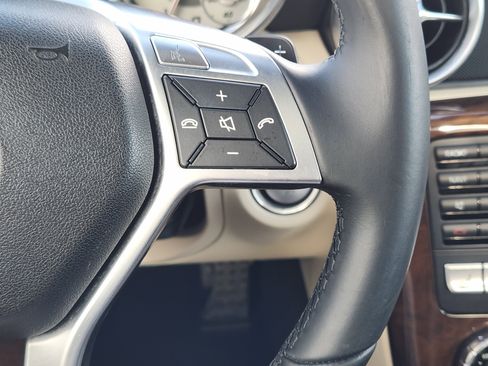 Used 2015 Mercedes-Benz SLK 250 image 28