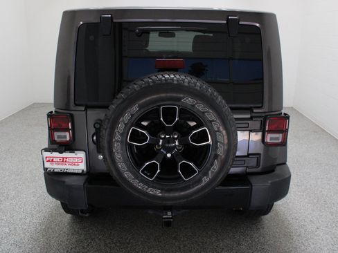 Used 2017 Jeep Wrangler Unlimited Sahara AWD/4WD image 8
