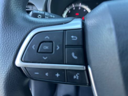 Used 2021 Toyota RAV4 XLE w/ Convenience Package FWD image 28