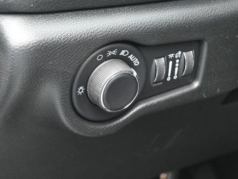 New 2027 Chrysler Pacifica Limited AWD/4WD image 16