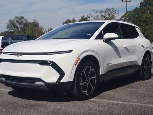 Used 2025 Chevrolet Equinox EV LT w/ Convenience Package image 5