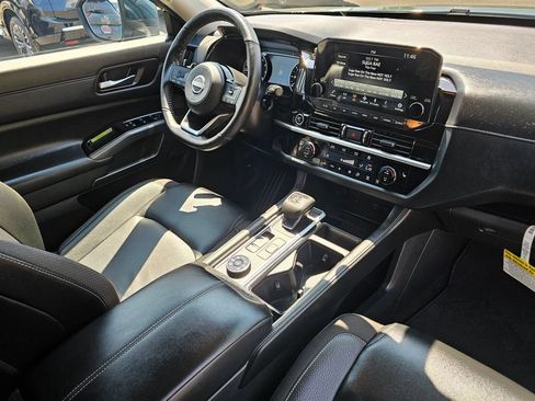Used 2024 Nissan Pathfinder SL AWD/4WD image 12