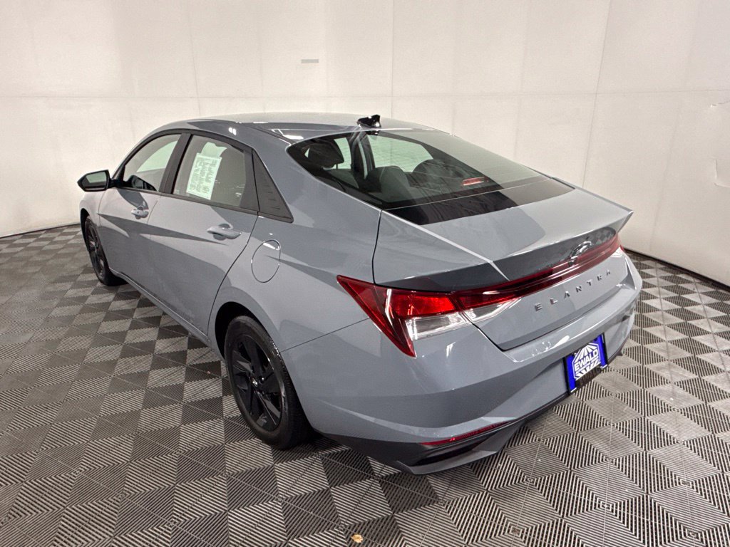 Used 2022 Hyundai Elantra SEL w/ Convenience Package FWD image 7