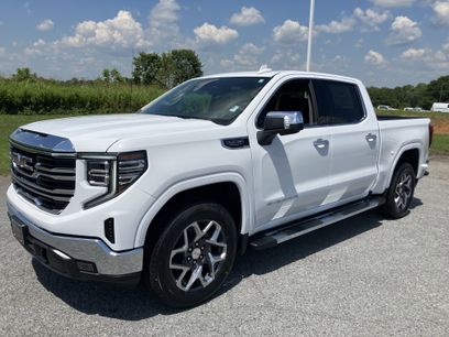 New 2025 GMC Sierra 1500 SLT w/ SLT Premium Package