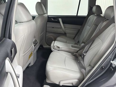 Used 2013 Toyota Highlander SE AWD/4WD image 25