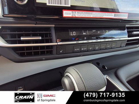 Used 2025 Toyota Sienna XLE w/ XLE Plus Package FWD image 19