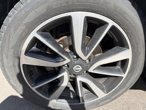 Used 2018 Nissan Rogue SL w/ Premium Package image 6