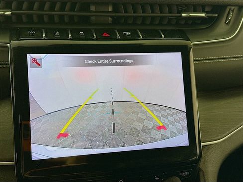 Used 2024 Jeep Grand Cherokee Limited image 8