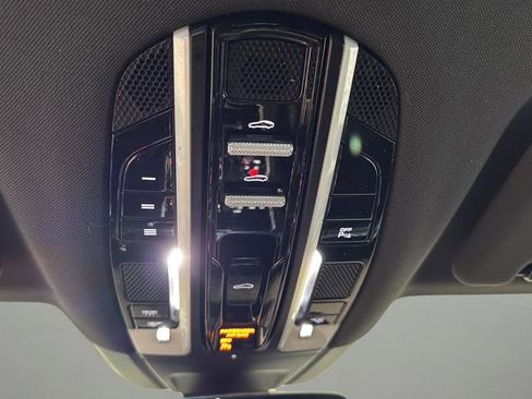 Used 2018 Porsche Panamera 4 image 17