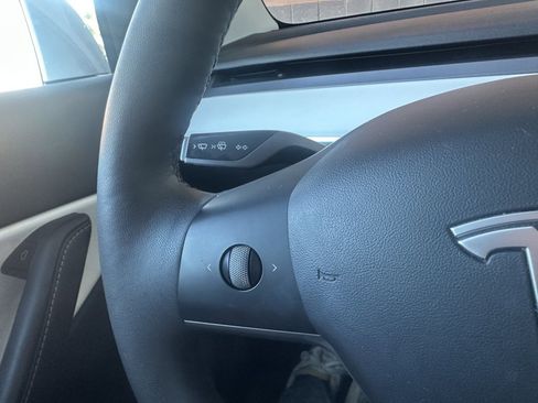 Used 2022 Tesla Model Y Performance image 14