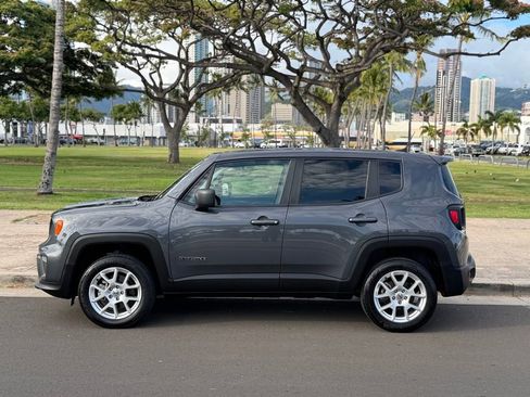 Used 2023 Jeep Renegade Latitude AWD/4WD image 2