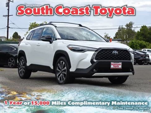 Used 2025 Toyota Corolla Cross XLE FWD image 1