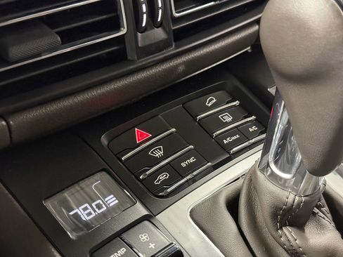 Used 2020 Porsche Macan Turbo image 39