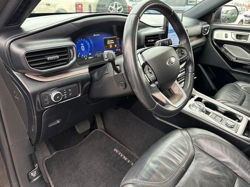 Used 2022 Ford Explorer Platinum w/ Technology Package image 25