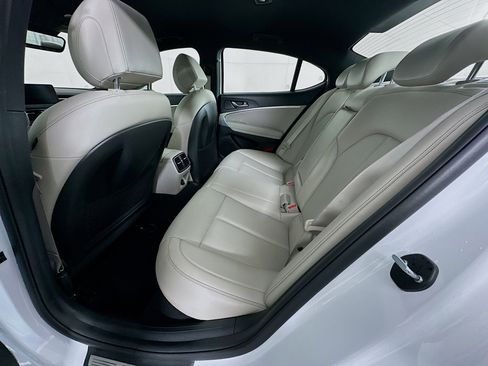 Used 2023 Genesis G70 2.0T image 27