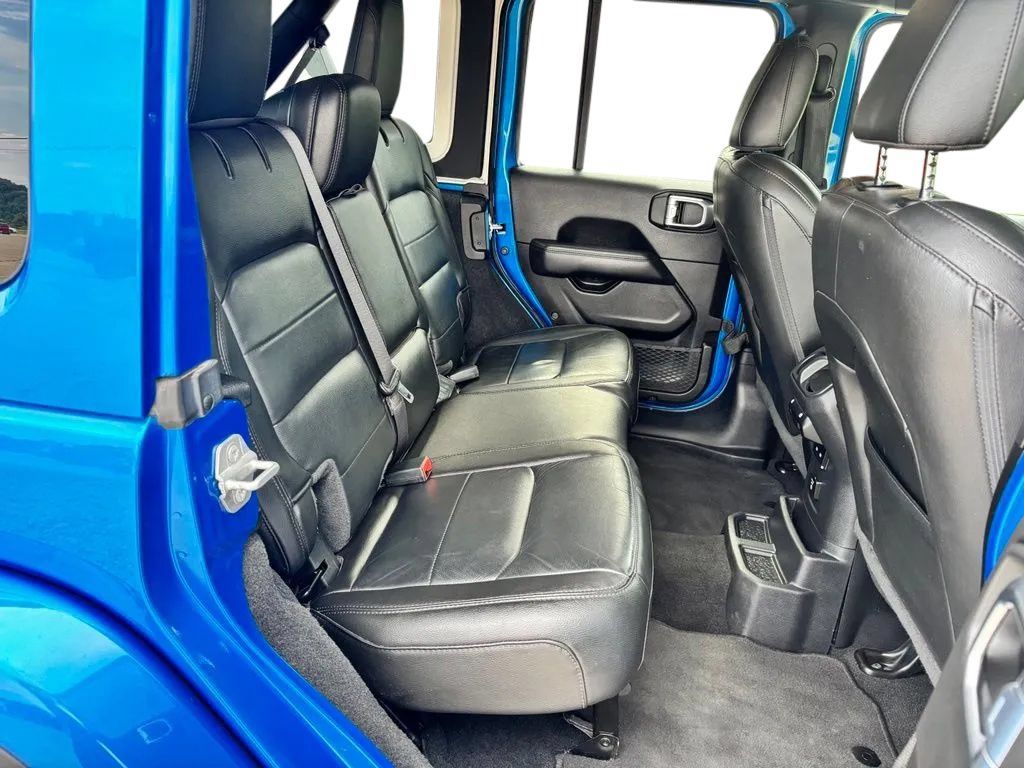 Used 2023 Jeep Wrangler Unlimited Sahara AWD/4WD image 26