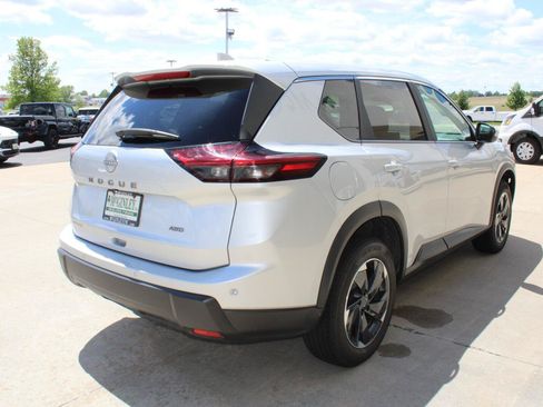 Used 2025 Nissan Rogue SV AWD/4WD image 7
