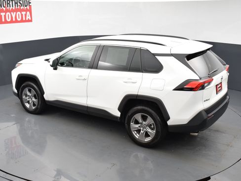 Used 2025 Toyota RAV4 XLE AWD/4WD image 18