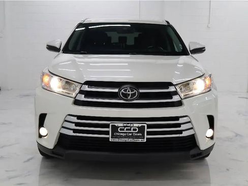 Used 2017 Toyota Highlander XLE AWD/4WD image 3