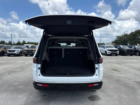 Used 2024 Jeep Wagoneer 4WD image 29