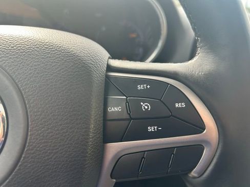 Used 2019 Jeep Grand Cherokee Altitude image 21
