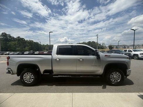 Used 2022 Chevrolet Silverado 2500 LTZ w/ Z71 Off-Road Package AWD/4WD image 8